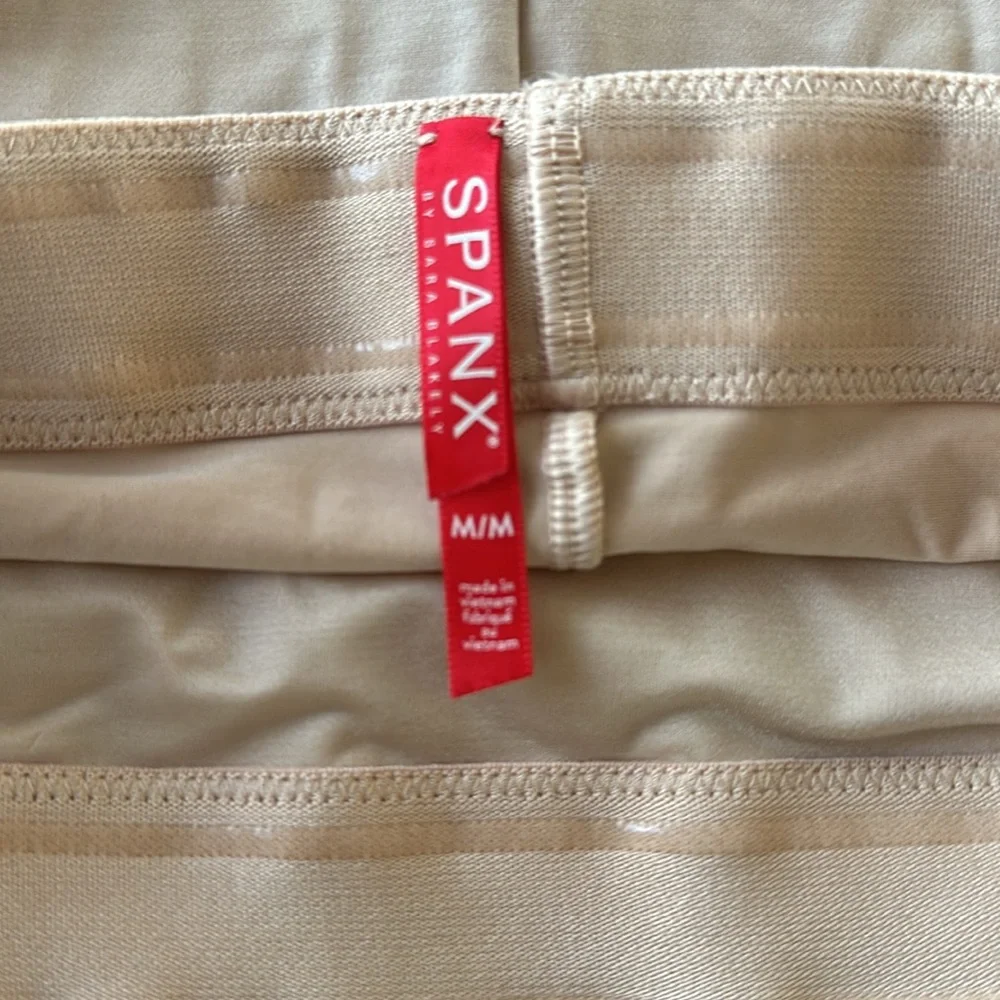 SPANX SHAPE MEDIUM NWT - Picture 5 of 5